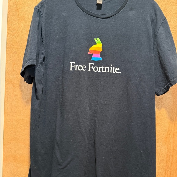 RARE Epic Games Free Fortnite Black T-Shirt - Picture 1 of 5